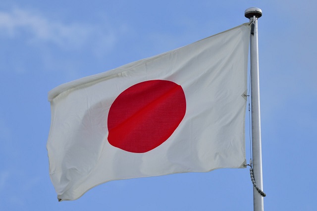 揺れている日本国旗